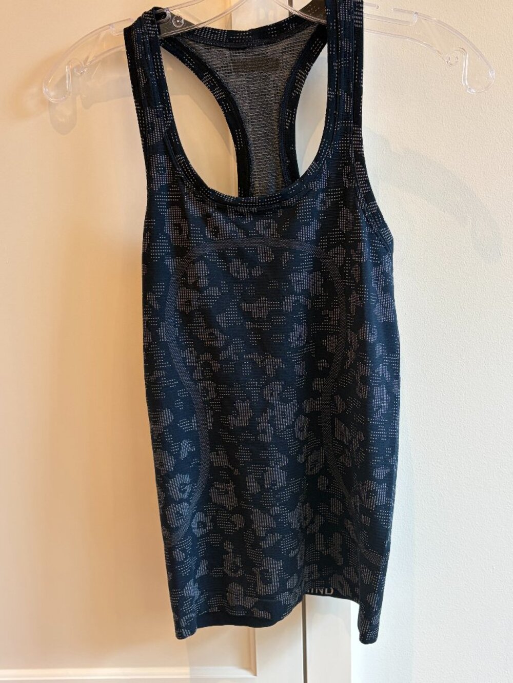 lululemon Swiftly Tech Racerback Tank Top 2.0 black and white pattern size 4